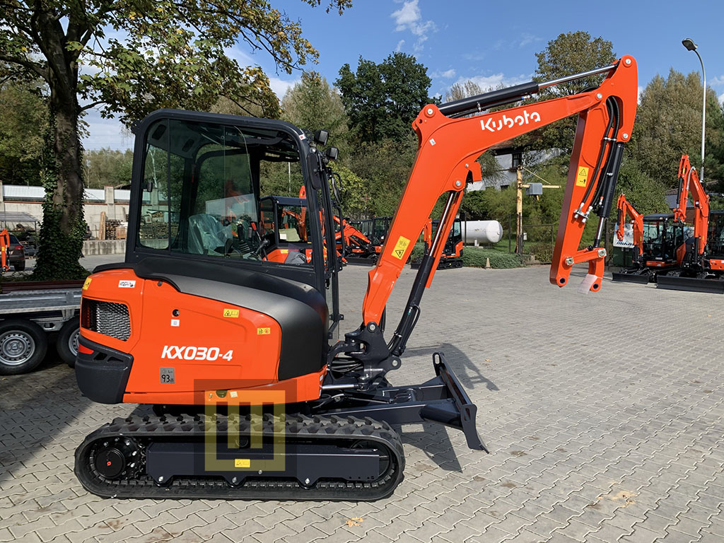 Minikoparka KUBOTA KX030-4 bok WOBIS