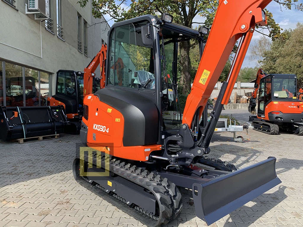 Minikoparka KUBOTA KX030-4 bok prawy WOBIS