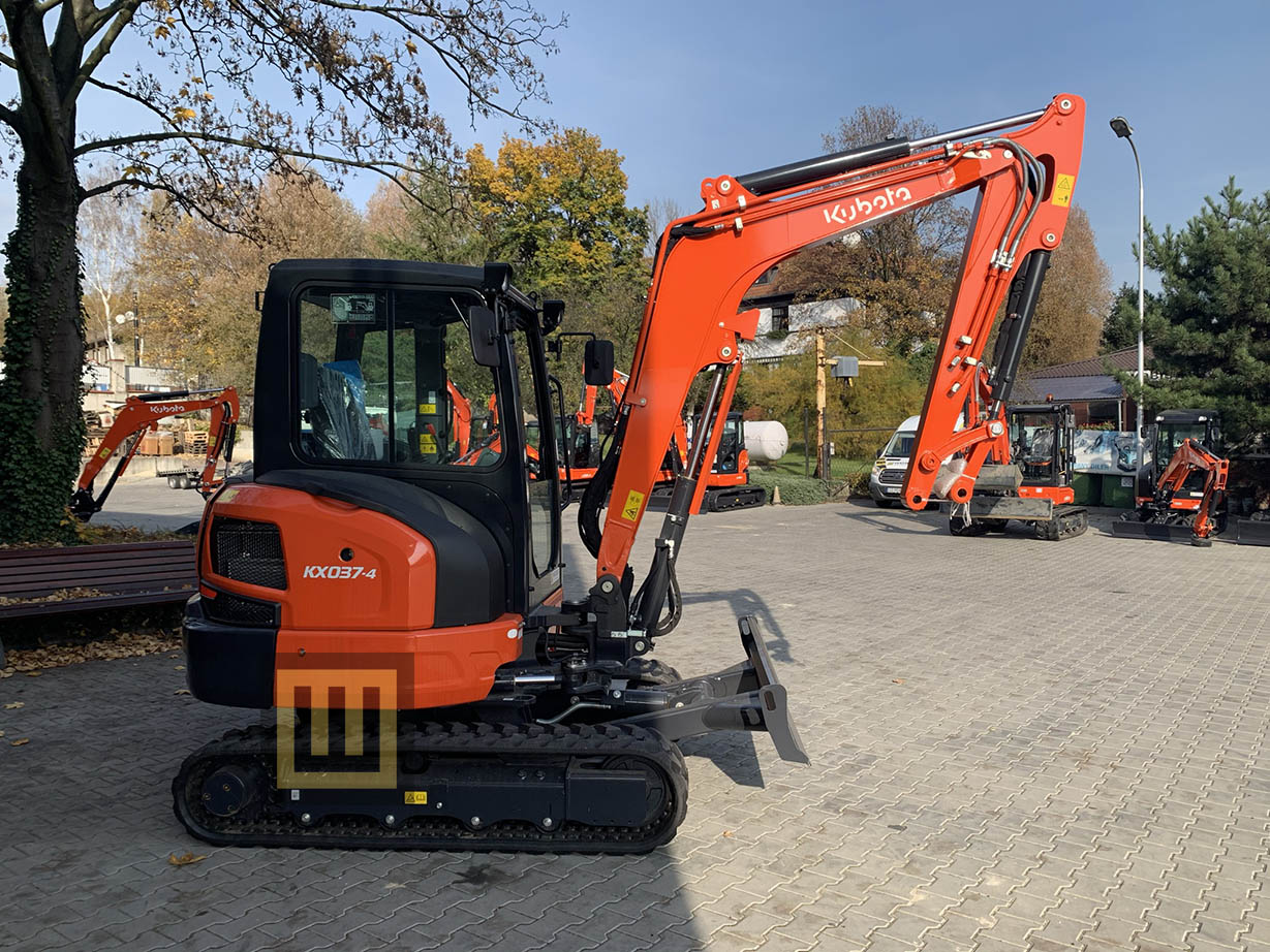 Minikoparka KUBOTA KX037-4 bok WOBIS