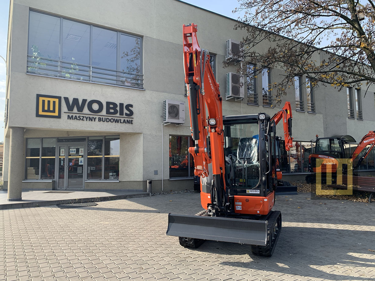 Minikoparka KUBOTA KX037-4 wobis budynek