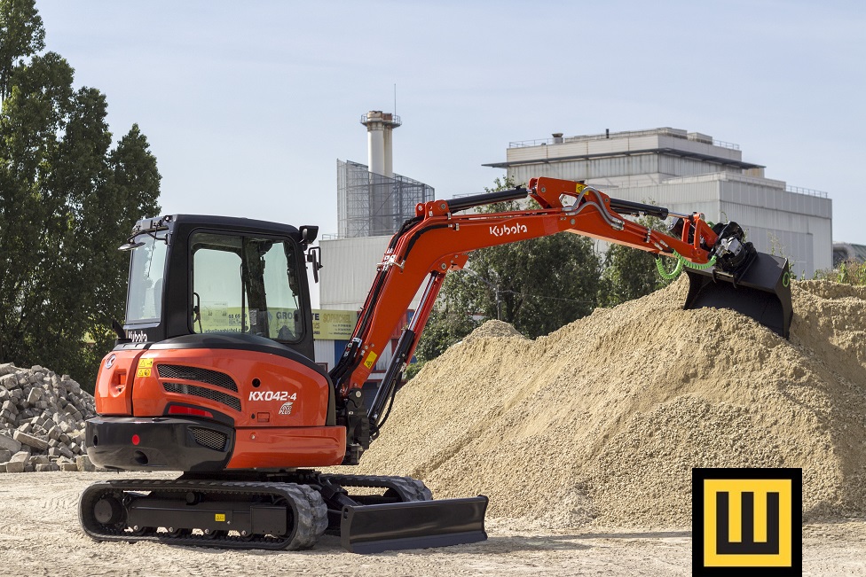 Minikoparka KUBOTA KX042-4 na budowie