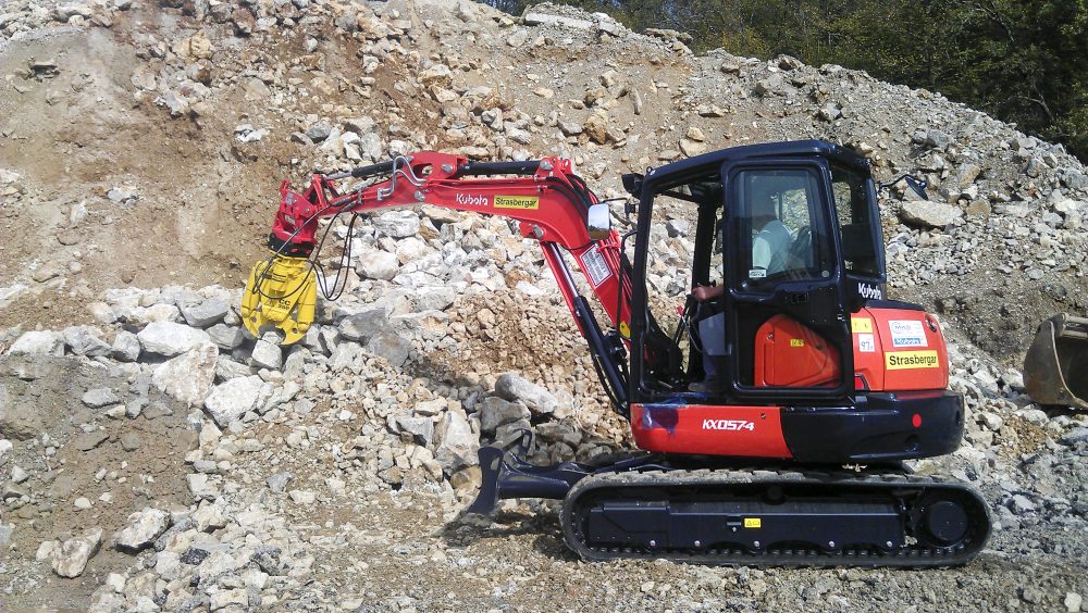 Minikoparka KUBOTA KX057-4 — praca z nożycami hydraulicznymi