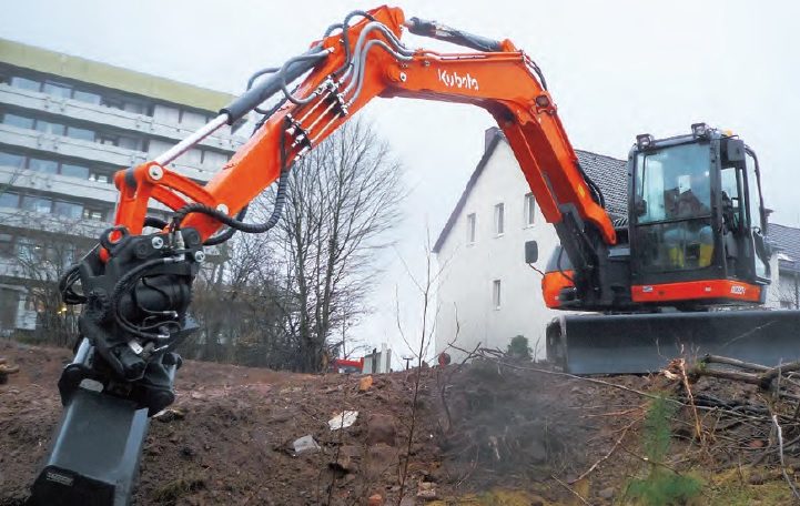 Minikoparka KUBOTA KX080-4 MGL praca na skarpie