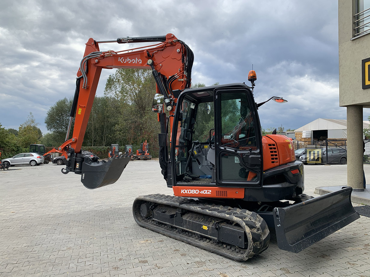 Minikoparka KUBOTA KX080-4 MGL lewy bok WOBIS