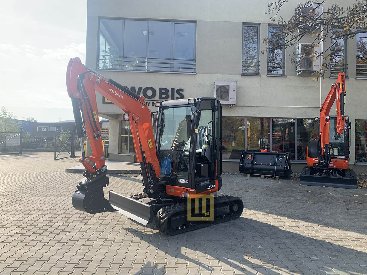 Minikoparka KUBOTA U27-4 na placu WOBIS