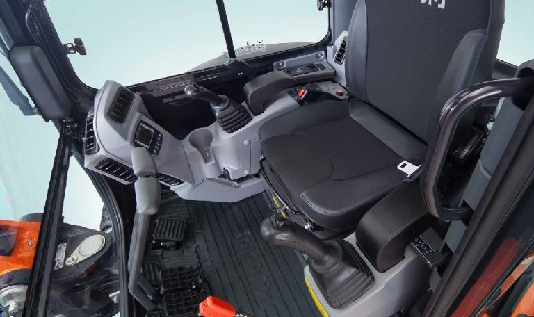 Luksusowa kabina KUBOTA U36-4 z fotelem deluxe