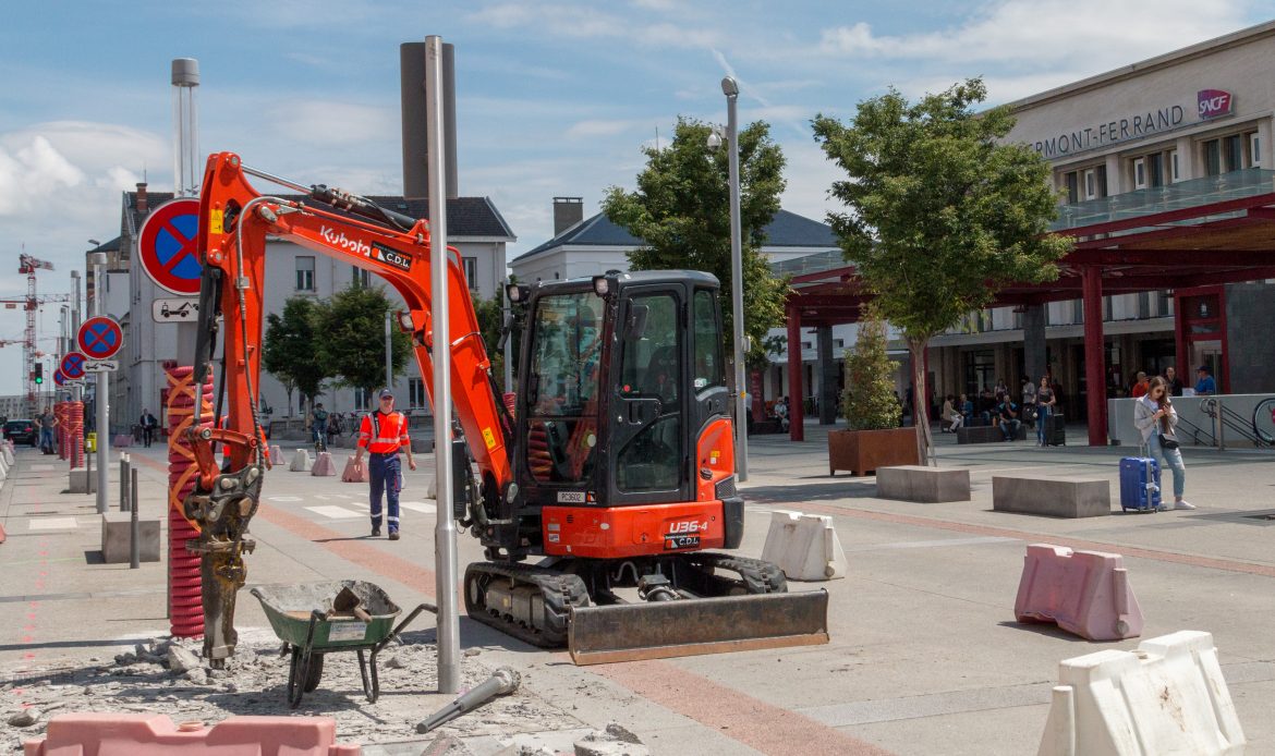 Dostęp serwisowy do silnika KUBOTA U36-4