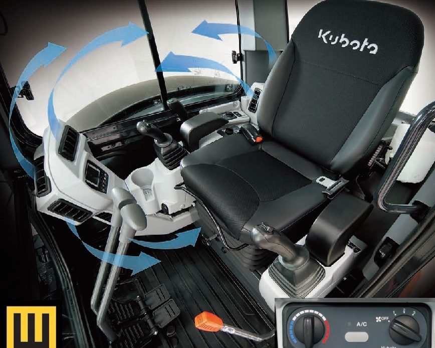 Minikoparka KUBOTA U48-4 — wnętrze kabiny